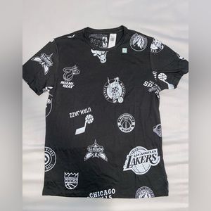 NEW WITH TAGS NBA x Old Navy Collab Gray T-Shirt Bulls Logos Jersey